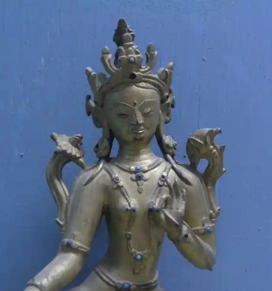 Double cross on the necklace of a statuette, National Museum of Nepal